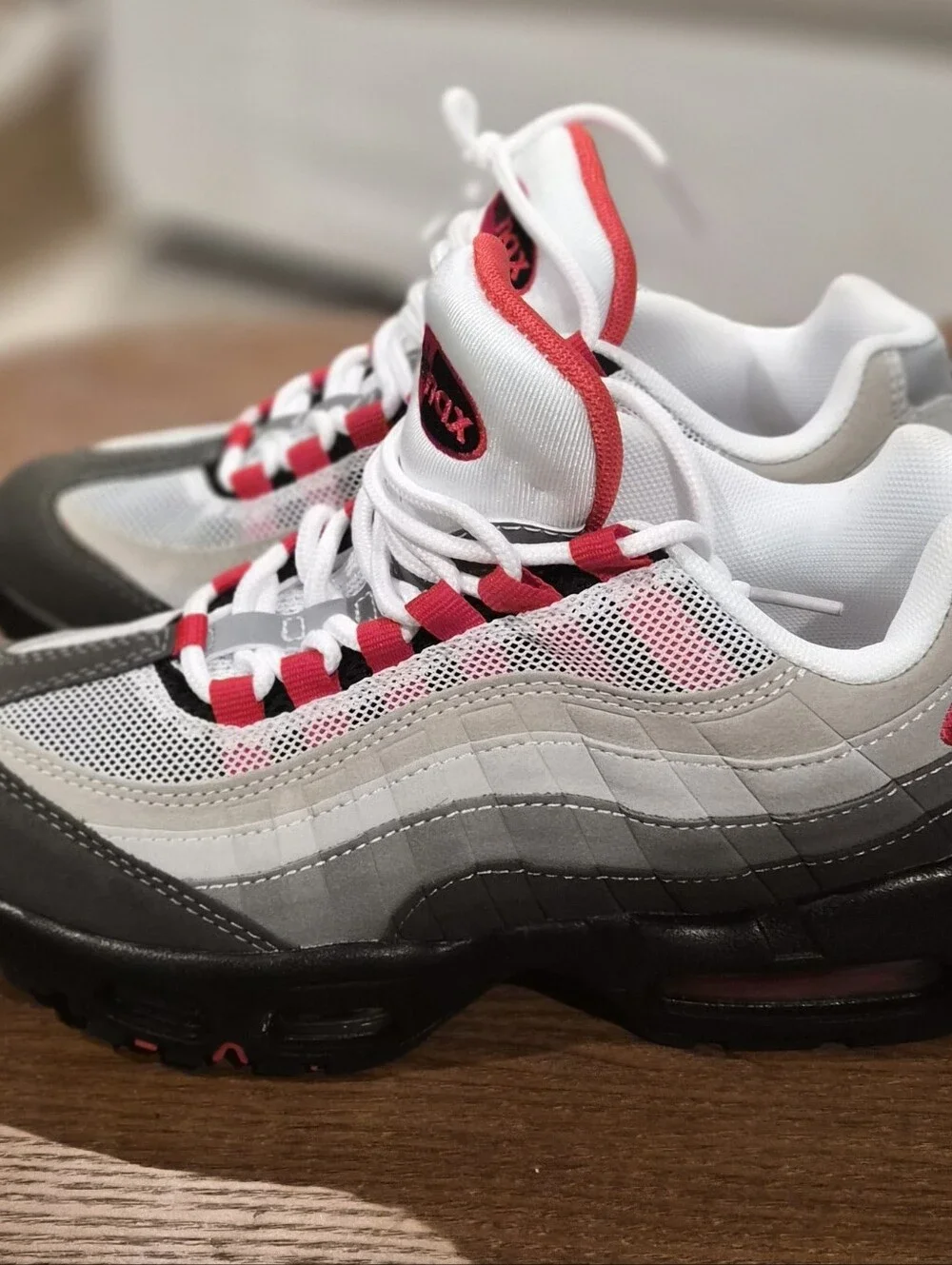 Never Worn Nike Mens Sz 7 Air Max Sneakers - White, Gray & Red